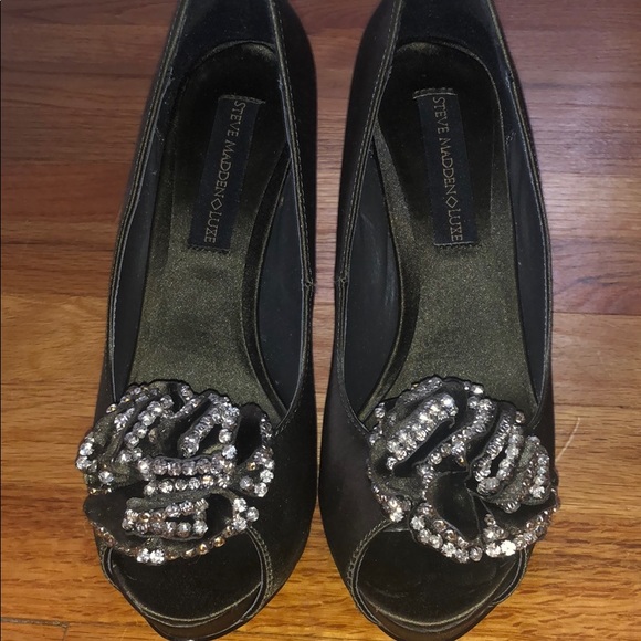 Satin Olive Green Peep Toe Pump (Steve Madden) - Picture 3 of 5